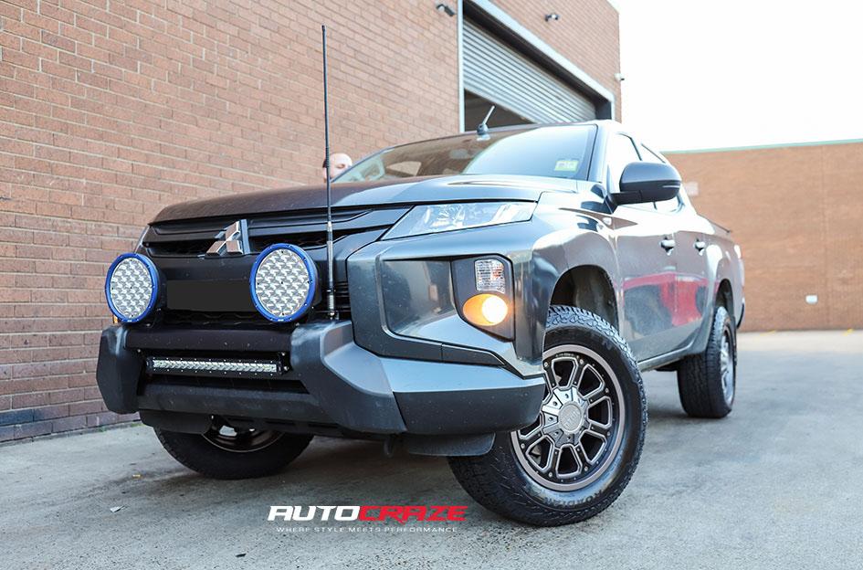 MITSUBISHI TRITON MO984 SHIFT MATTE BLACK WITH GLOSS BLACK INSERTS